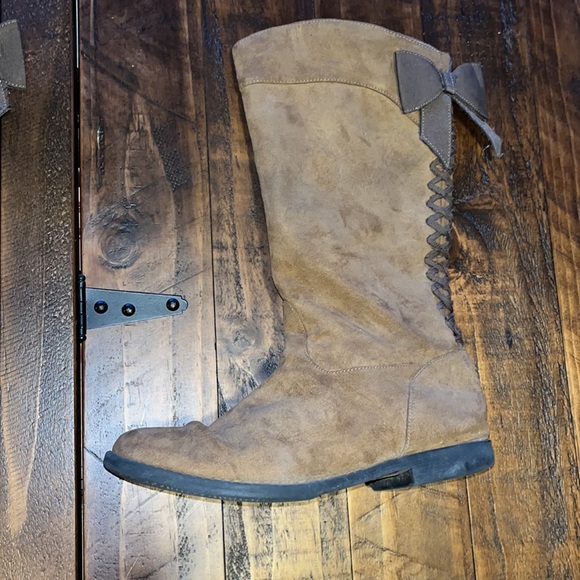 Kenneth Cole Girls Boots - Picture 4 of 13